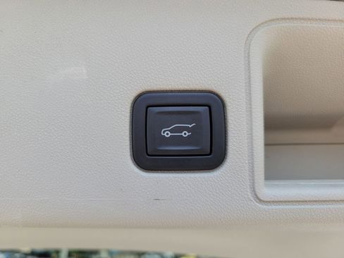 Used 2024 GMC Terrain Denali w/ Denali Premium Package AWD/4WD image 10