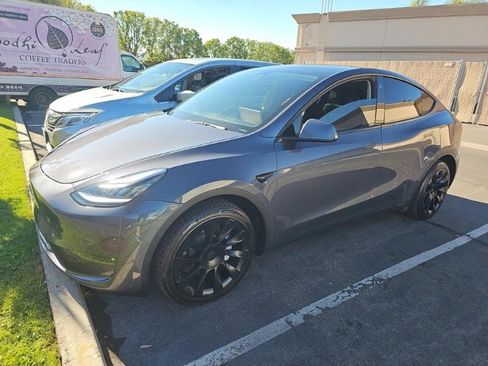 Used 2022 Tesla Model Y Long Range image 1