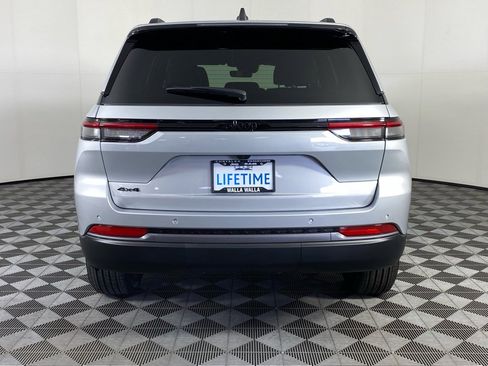 New 2026 Jeep Grand Cherokee Altitude image 7