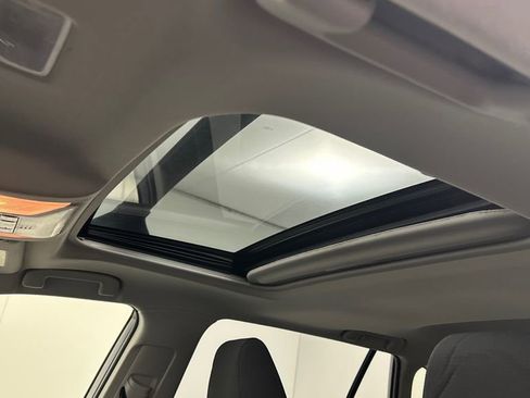 Certified 2019 Toyota RAV4 XLE w/ Convenience Package AWD/4WD image 17