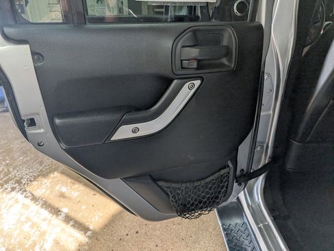 Used 2013 Jeep Wrangler Unlimited Sahara w/ Connectivity Group AWD/4WD image 8