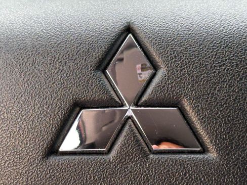 Used 2025 Mitsubishi Outlander ES FWD image 28