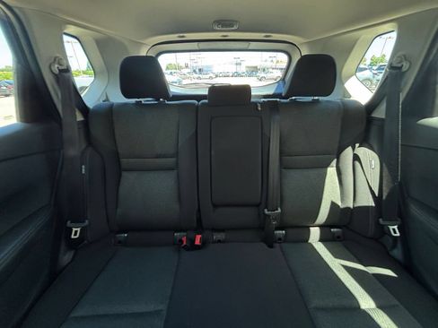 Used 2025 Nissan Rogue SV FWD image 40