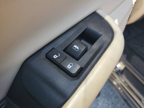 Used 2023 Jeep Grand Cherokee L Limited w/ Luxury Tech Group II AWD/4WD image 16