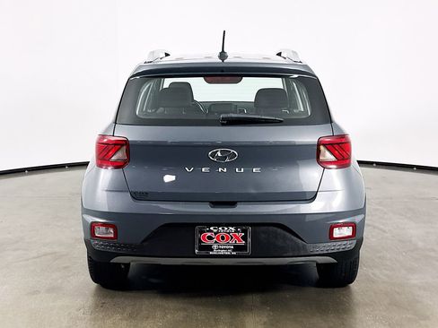 Used 2024 Hyundai Venue SEL image 6