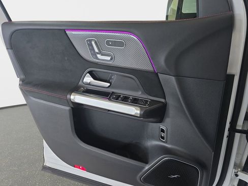 Used 2023 Mercedes-Benz GLB 35 AMG 4MATIC image 27