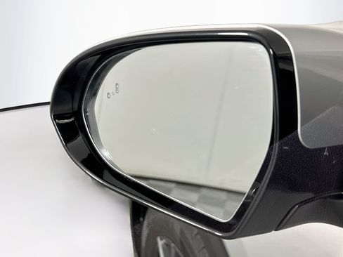 Used 2018 Kia Niro EX FWD image 16