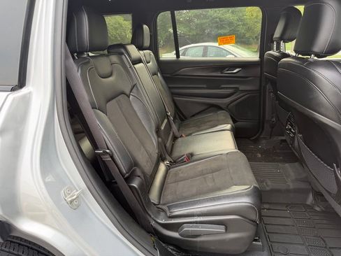 Used 2023 Jeep Grand Cherokee L Laredo AWD/4WD image 9