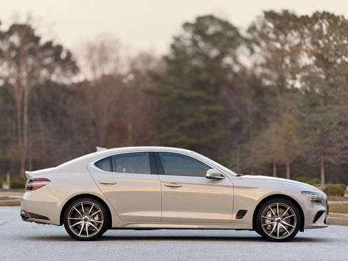 Used 2025 Genesis G70 2.5T image 11