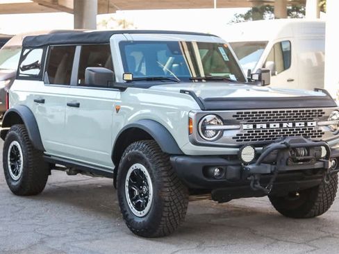 Used 2022 Ford Bronco Badlands w/ Sasquatch Package image 3