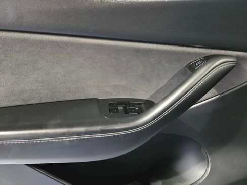 Used 2021 Tesla Model Y Long Range AWD/4WD image 13