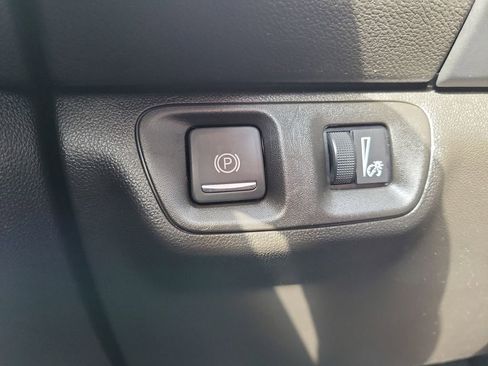 Used 2022 GMC Acadia SLE image 23