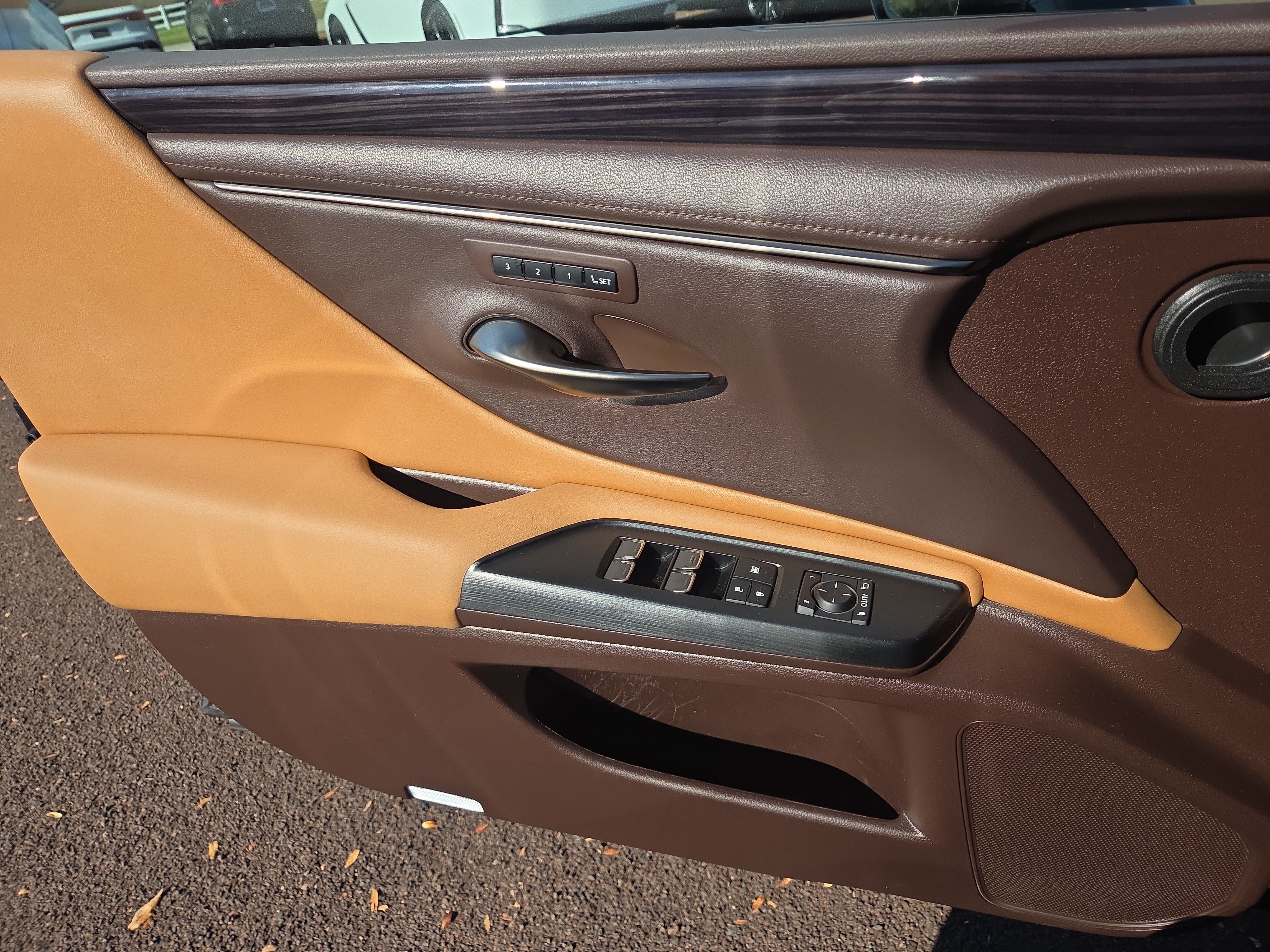 Certified 2021 Lexus ES 350 w/ Premium Package FWD image 14