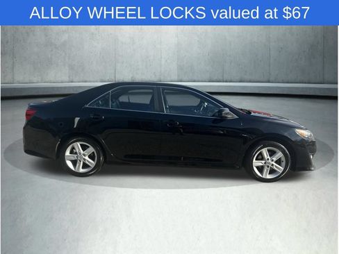 Used 2014 Toyota Camry SE w/ Moonroof Package FWD image 8