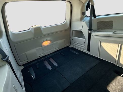 Used 2014 Dodge Grand Caravan American Value Package image 21