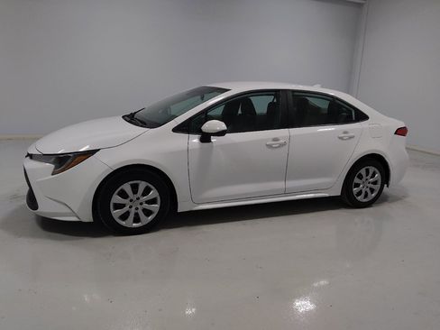 Used 2022 Toyota Corolla LE image 2