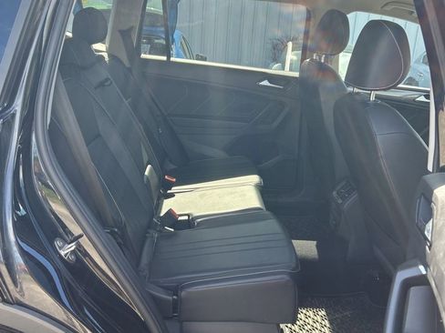 Used 2022 Volkswagen Tiguan SE image 12