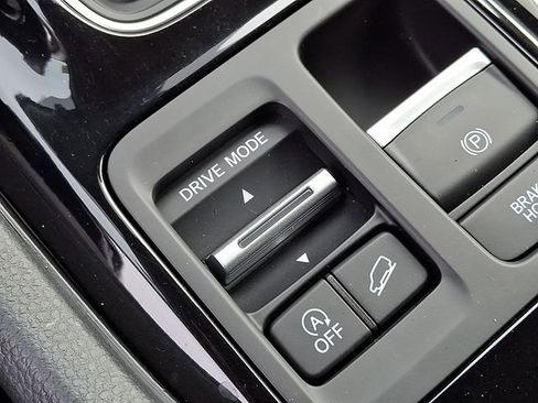 Used 2025 Honda Pilot Elite image 27