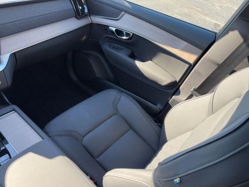 Used 2025 Volvo XC90 B6 Plus image 16