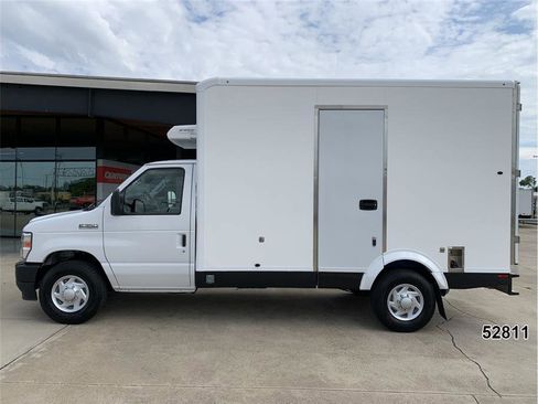 Used 2023 Ford E-350 and Econoline 350 Super Duty w/ Power Windows & Locks Group RWD image 4