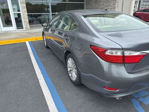 Used 2014 Lexus ES 350 w/ Luxury Package FWD image 5