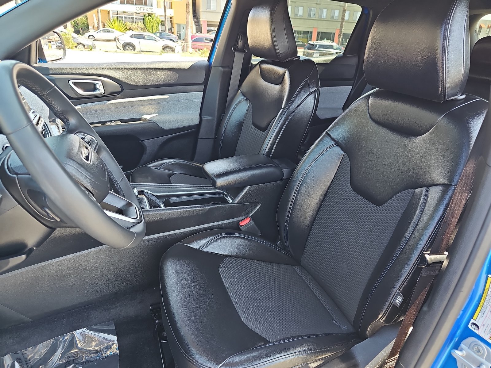 Used 2023 Jeep Compass Latitude AWD/4WD image 14