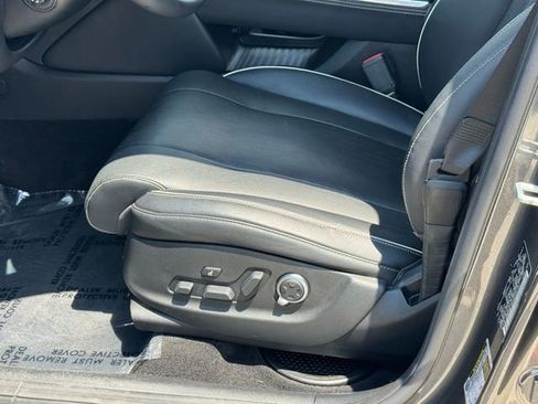 Used 2022 Genesis GV80 2.5T w/ Prestige Package 04 AWD/4WD image 14