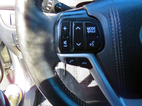 Used 2018 Toyota Highlander XLE image 31