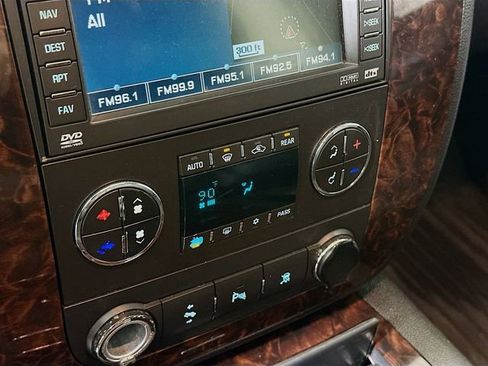 Used 2010 GMC Yukon XL Denali image 17