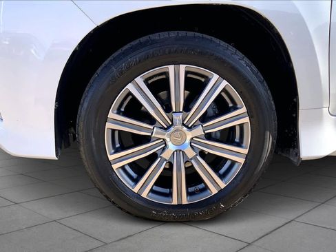 Used 2017 Lexus LX 570 4WD w/ Luxury Package image 11