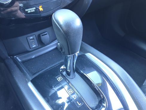 Used 2016 Nissan Rogue SL w/ SL Premium Package image 22