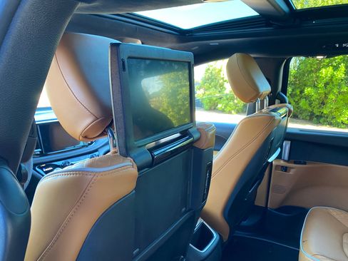 Used 2023 Chrysler Pacifica Pinnacle image 36