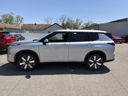 New 2026 Mitsubishi Outlander SE AWD/4WD image 8