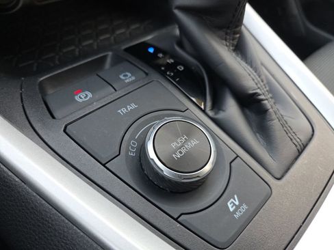 Used 2024 Toyota RAV4 LE image 36