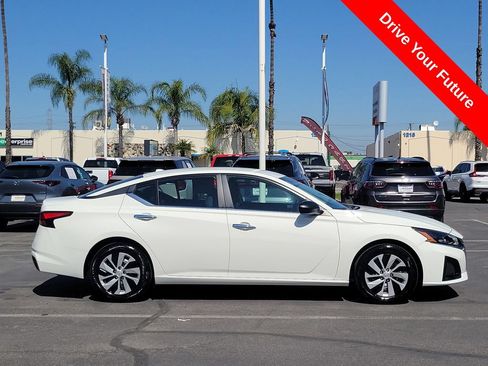 Used 2025 Nissan Altima 2.5 S FWD image 26