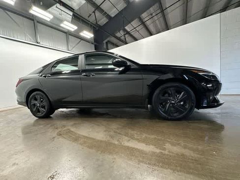 Used 2023 Hyundai Elantra SEL w/ Winter Weather Package image 3