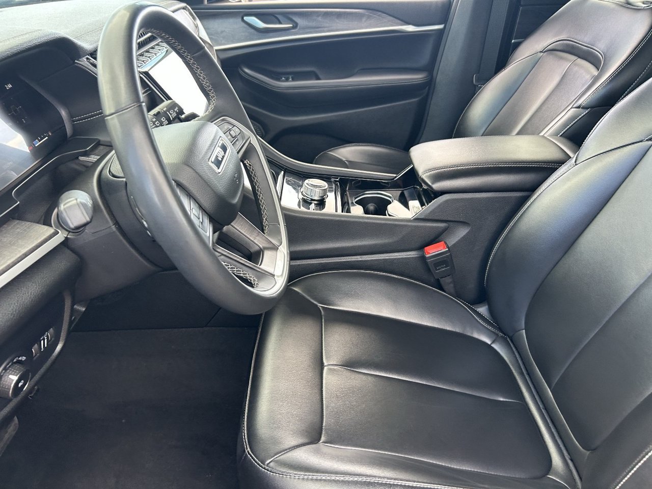 Used 2023 Jeep Grand Cherokee Limited AWD/4WD image 28