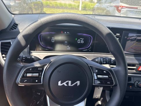 Used 2026 Kia Seltos LX AWD/4WD image 26
