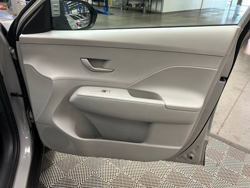 Used 2025 Hyundai Kona SEL AWD/4WD image 16