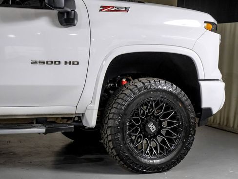 Used 2024 Chevrolet Silverado 2500 LT AWD/4WD image 8
