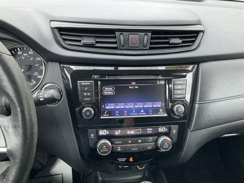 Used 2018 Nissan Rogue SV AWD/4WD image 29