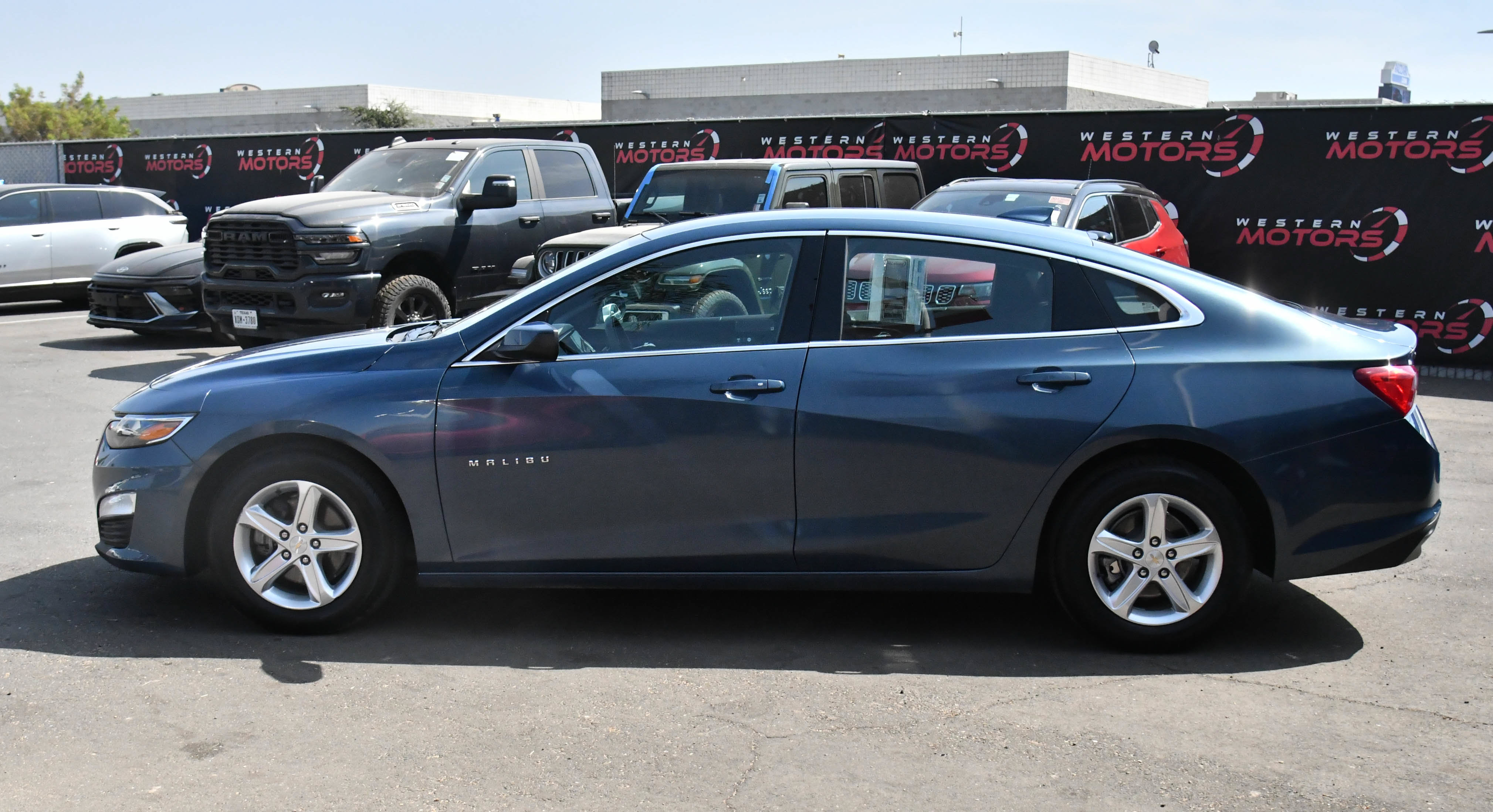 Used 2024 Chevrolet Malibu LT FWD image 4