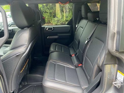 Used 2023 Ford Bronco Badlands w/ Sasquatch Package AWD/4WD image 9
