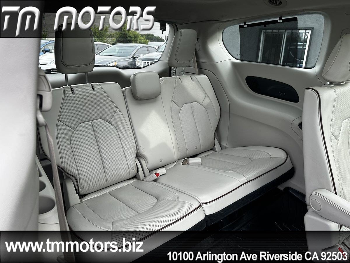 Used 2017 Chrysler Pacifica Limited w/ UConnect Theater Package FWD image 20
