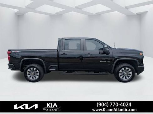 Used 2025 Chevrolet Silverado 2500 Custom AWD/4WD image 2