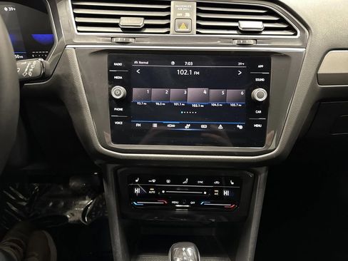 Used 2023 Volkswagen Tiguan SE image 8