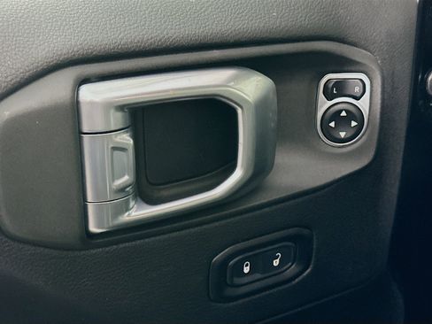 Used 2022 Jeep Wrangler Unlimited Sahara image 15