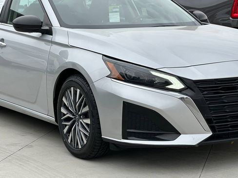 Used 2024 Nissan Altima 2.5 SV image 11