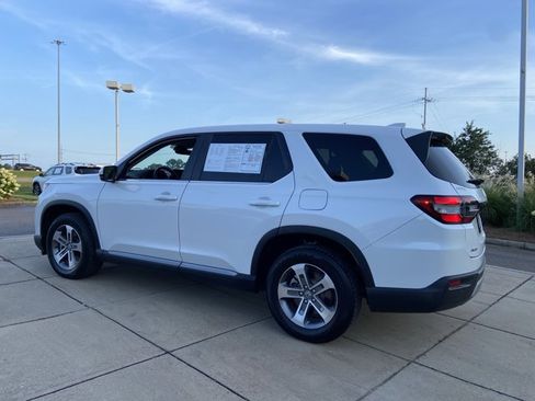 Used 2025 Honda Pilot EX-L image 8