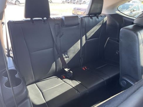 Used 2023 Toyota Highlander XLE AWD/4WD image 23